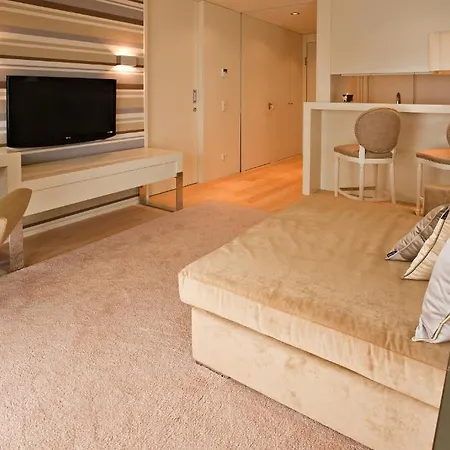 Serviced Boavista Palace Apartment